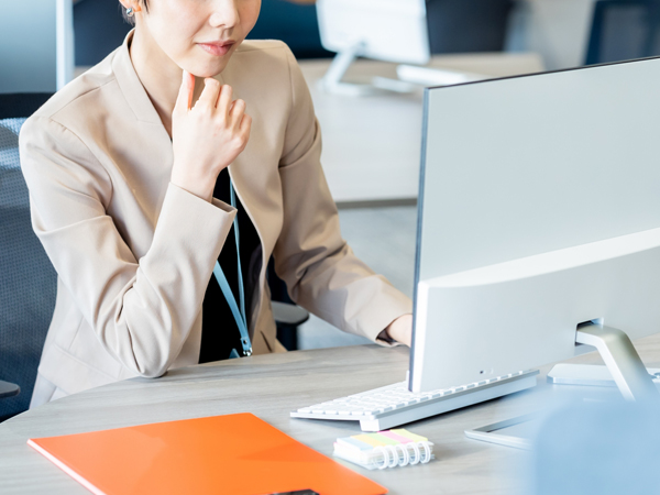 目立たないけど印象力アップ！仕事でもつかえるカラーコンタクトレンズ♪